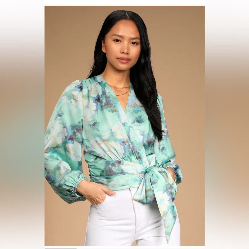 FINAL SALE: ALL offers accepted - ends 4/1
Lulus Portrait Perfect Green top